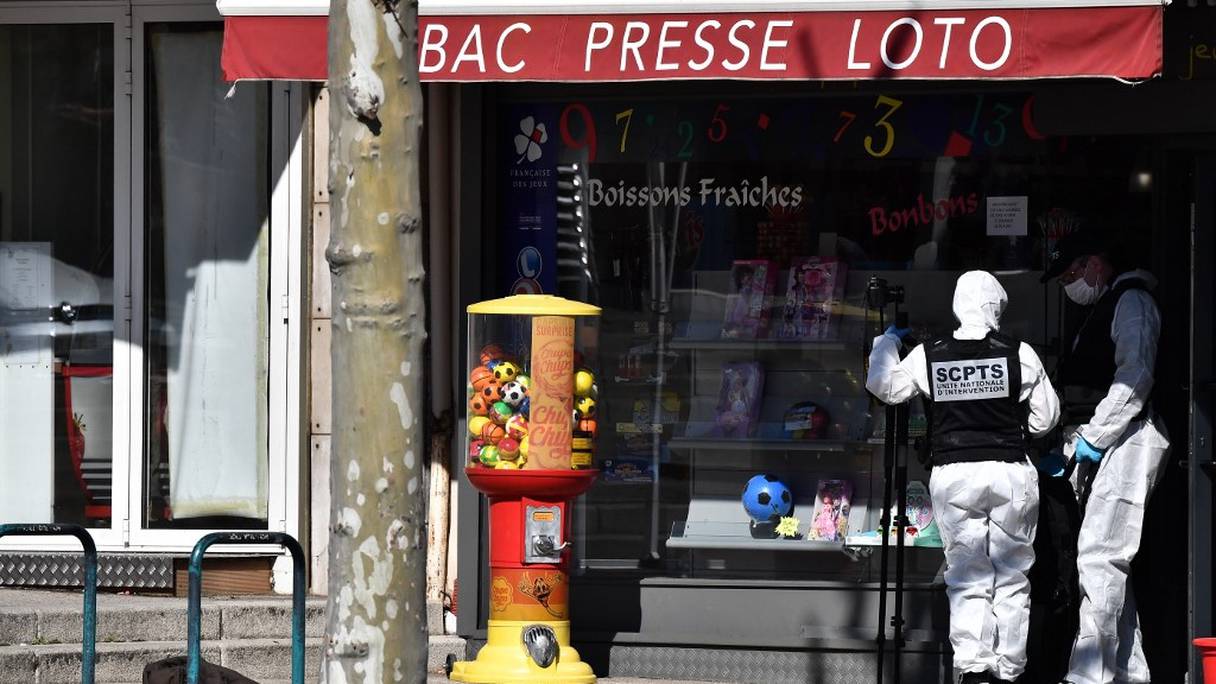 Armé d'un couteau, Abdallah Ahmed-Osman a agressé samedi matin des passants dans la rue et des personnes dans un bureau de tabac, une boucherie et une boulangerie, à Romans-sur-Isère.
