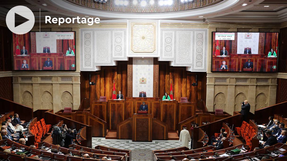 Le chef du gouverment, Aziz Akhannouch, n'a pas convaincu les députés de l'opposition lors de la séance plénière consacrée aux questions orales mensuelles à la Chambre des représentants, le 18 avril 2022 à Rabat.
