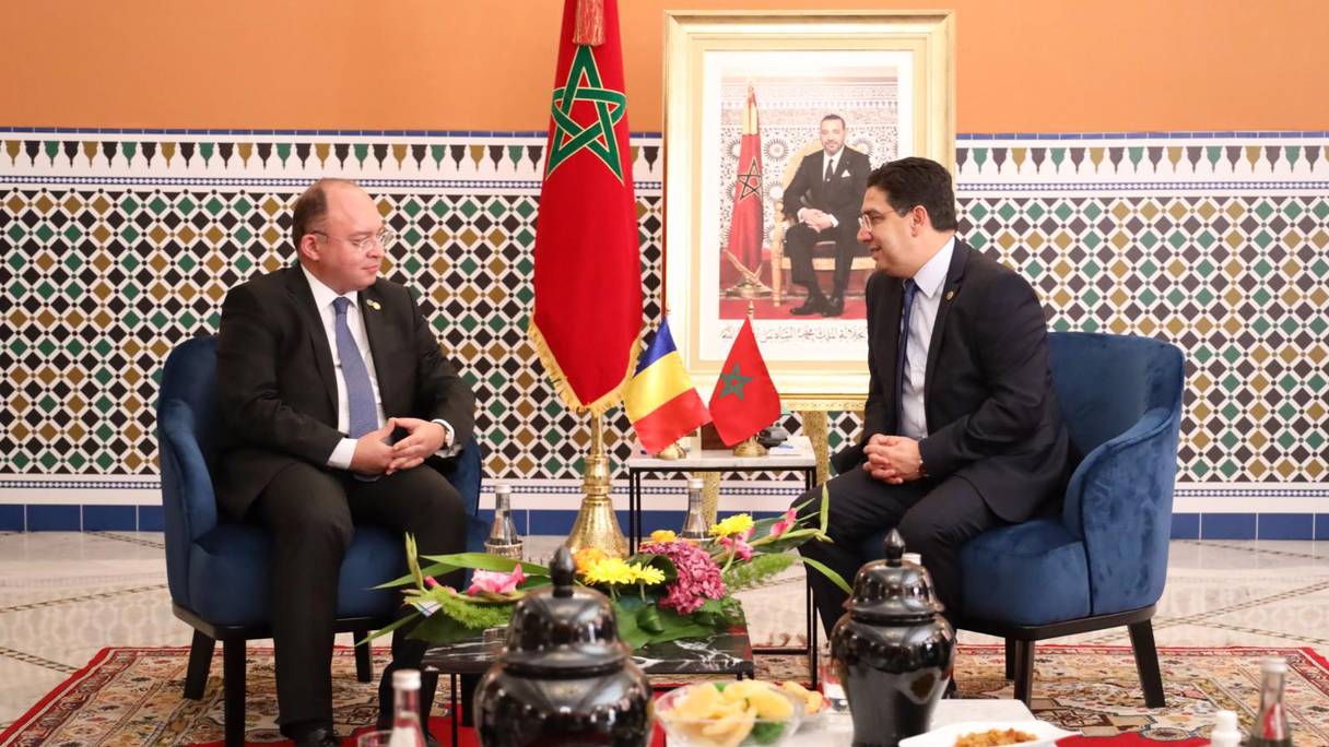 Le ministre des Affaires étrangères, Nasser Bourita, reçoit son homologue de Roumanie, Bogdan Aurescu, le 11 mai 2022, à Marrakech.
