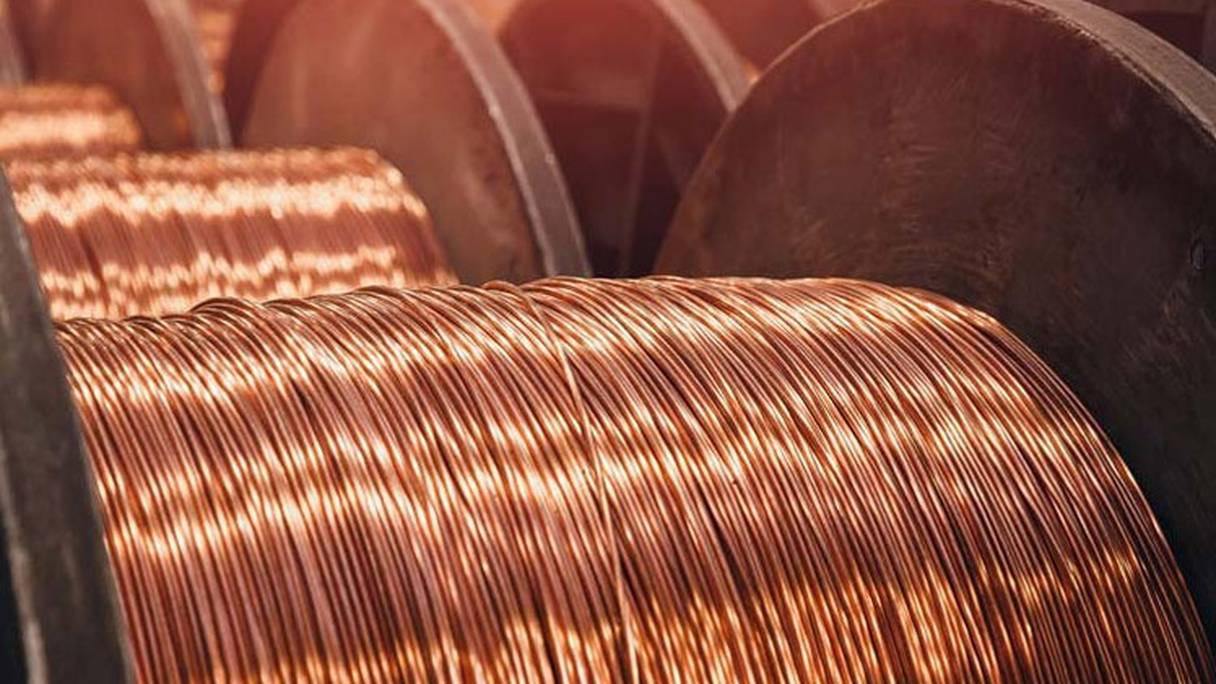 Une part importante de la production mondiale de cuivre est utilisée pour la fabrication de matériels de conduction dans les technologies de l’énergie et de la communication.
