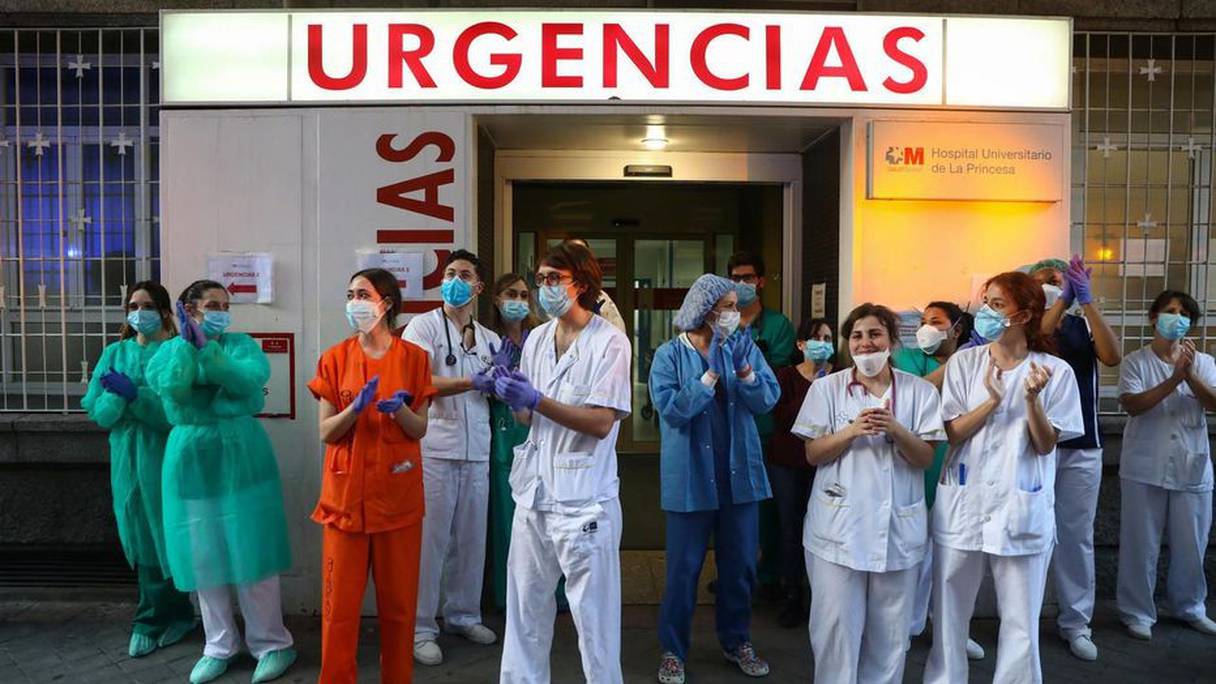 Des soignants dans un hôpital en Espagne.
