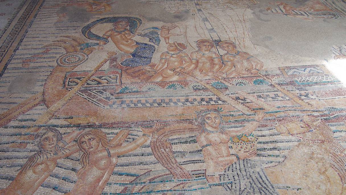 L'une des nombreuses mosaïques du site archéologique de Lixus.
