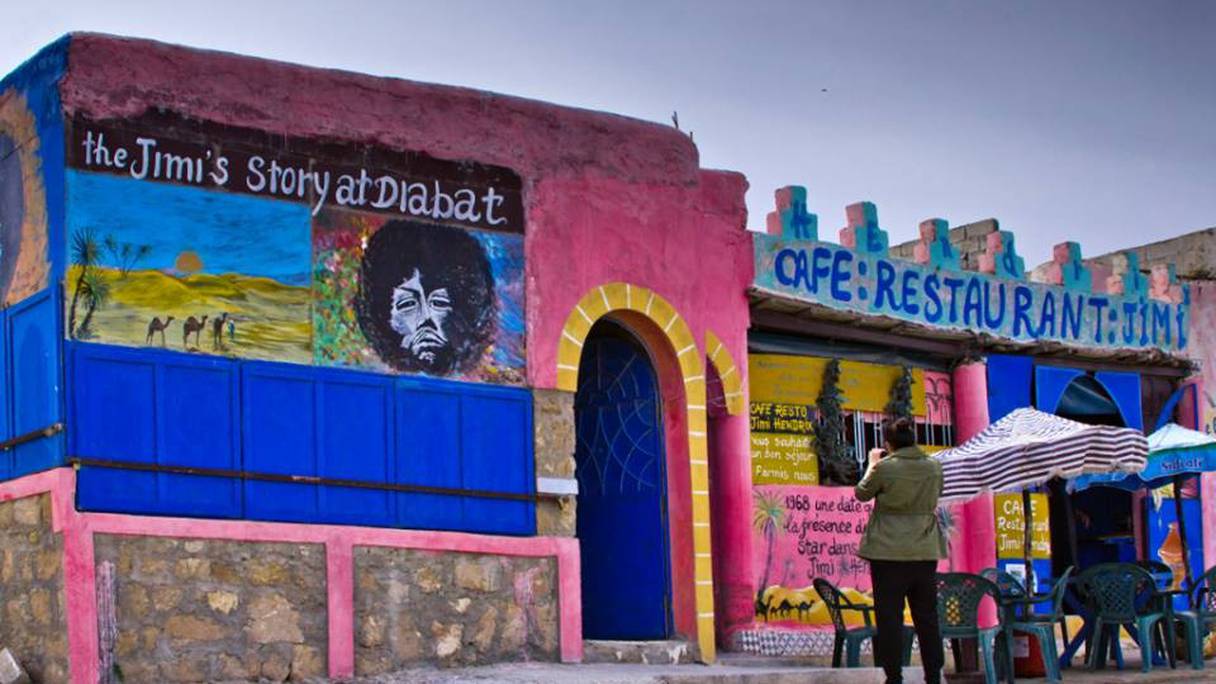 Dans le village de Diabat, près d'Essaouira, un café-restaurant rend hommage au guitariste de légende. 

