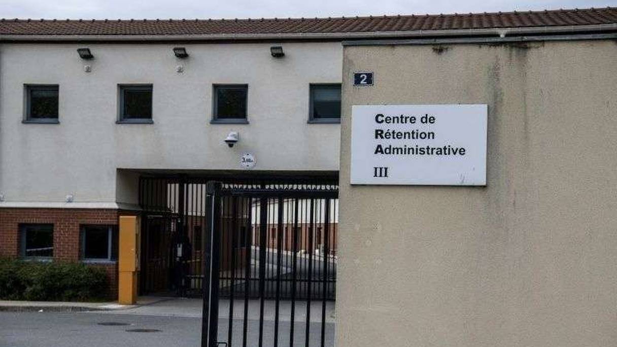 Un des centres de rétention administrative (CRA), près de Paris.
