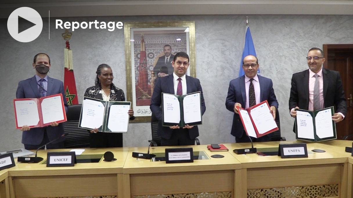 Mehdi Bensaïd, ministre de la Jeunesse, de la Culture et de la Communication, a signé ce mardi 26 avril 2022 une convention de partenariat avec les représentants du PNUD, (Edouard A. Christow), de l’UNICEF (Spéciose Hakizimana-Ndabihore), de l’UNESCO (culture) et de l’UNFPA (population).
