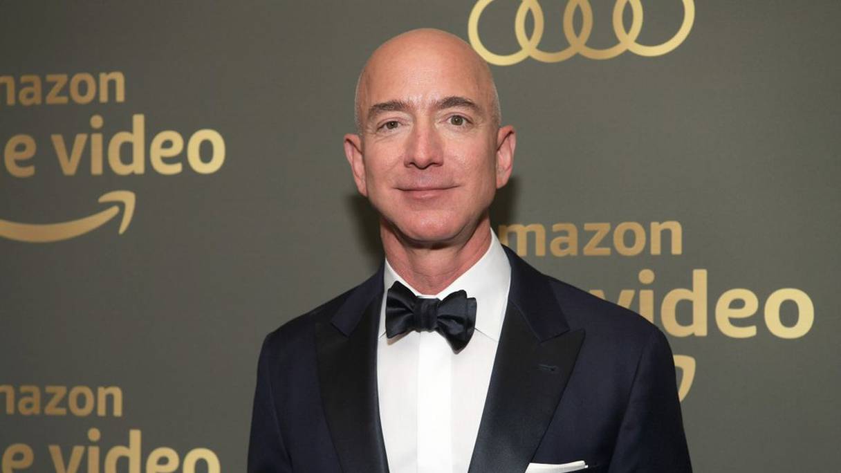 Jeff Bezos, fondateur et patron d'Amazon, est considéré comme étant l'homme le plus riche du monde. 
