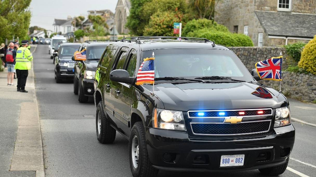 Le cortège du président américain Joe Biden traverse Carbis Bay, en Cornouailles, le 10 juin 2021, avant le sommet de trois jours du G7 qui se tiendra du 11 au 13 juin. 
