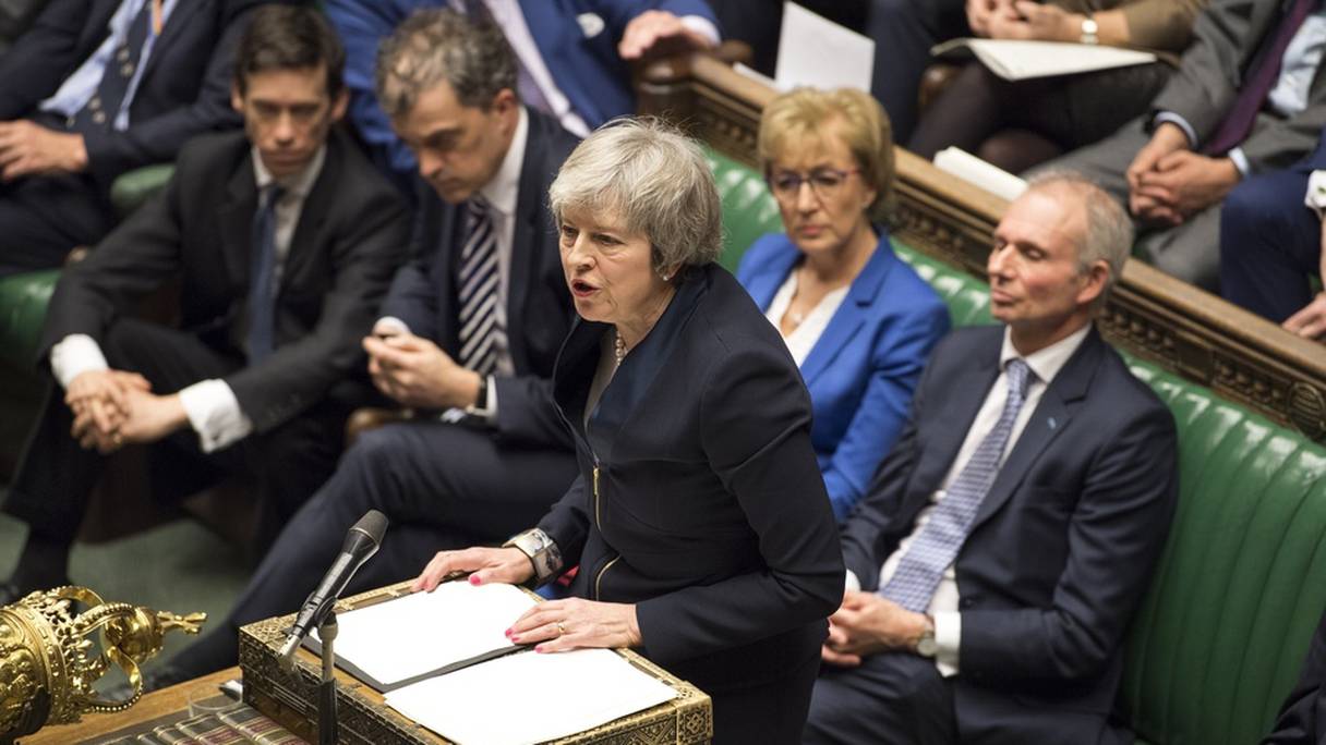 Theresa May s'exprime face à la Chambre des communes après le rejet de son accord sur le Brexit, le 15 janvier 2019.
