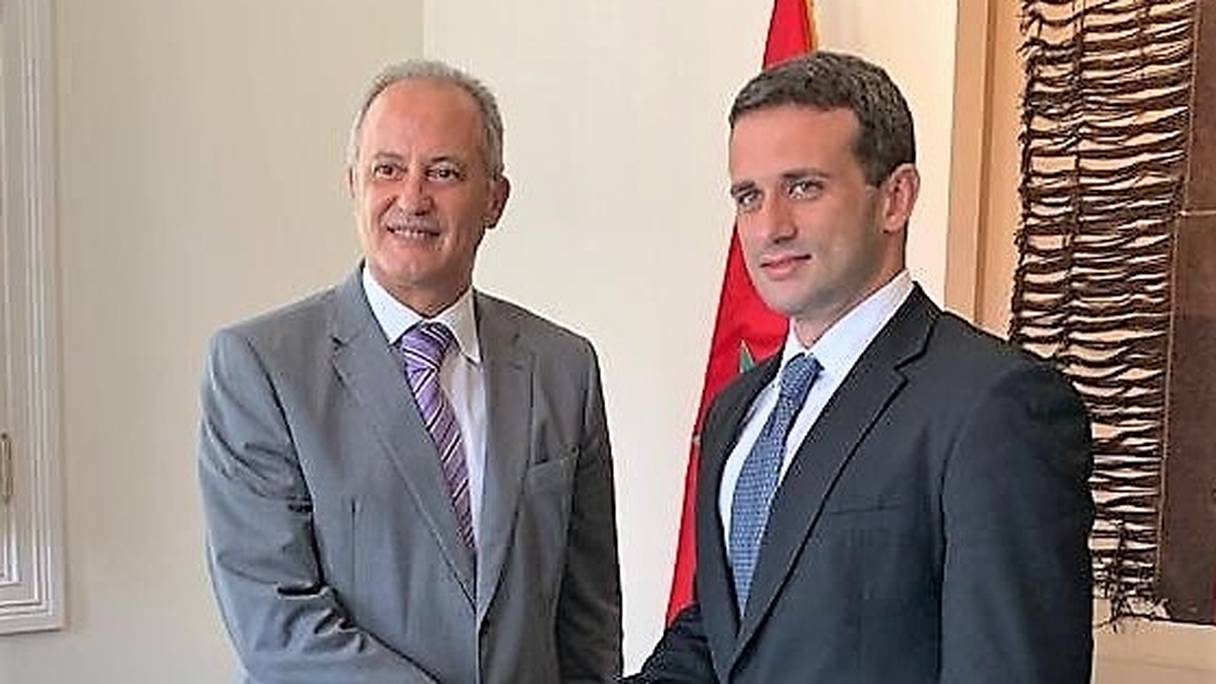 L’Ambassadeur du Maroc à Lima, Youssef Bella, et Calos Scull, représentant diplomatique au Pérou de Juan Guaidó, président intérimaire du Venezuela. 
