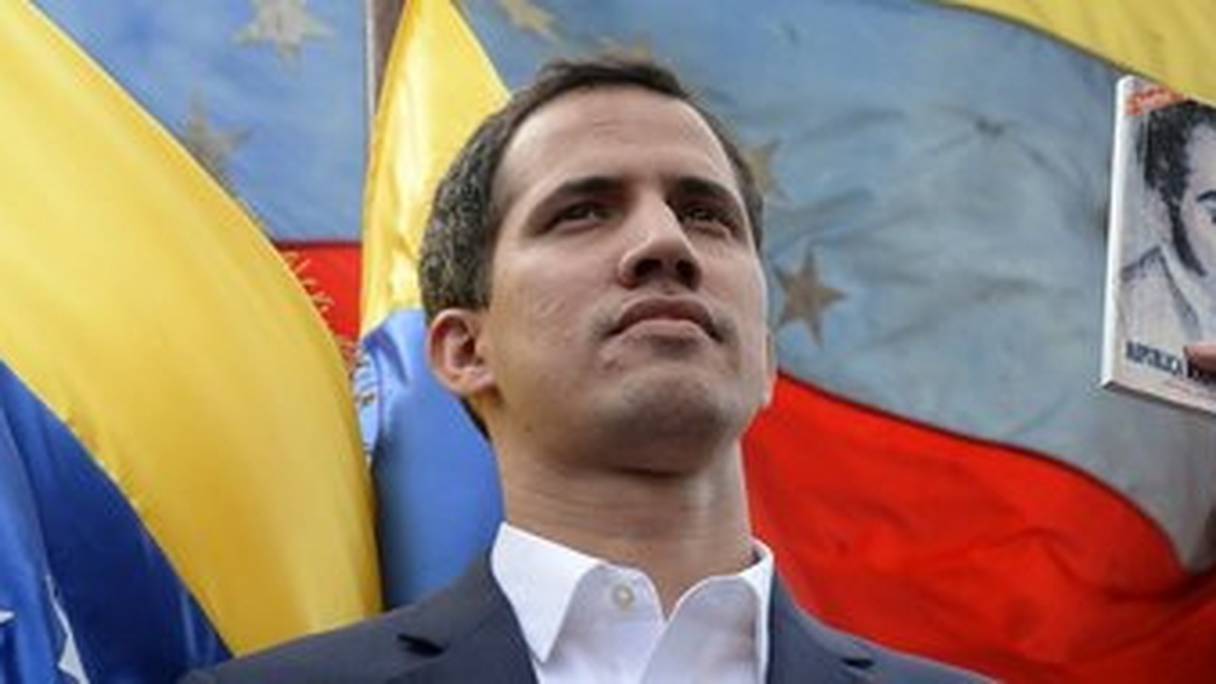 Le président du parlement vénézuélien Juan Guaidó s'est proclamé chef du pays devant plusieurs milliers de personnes à Caracas. 
