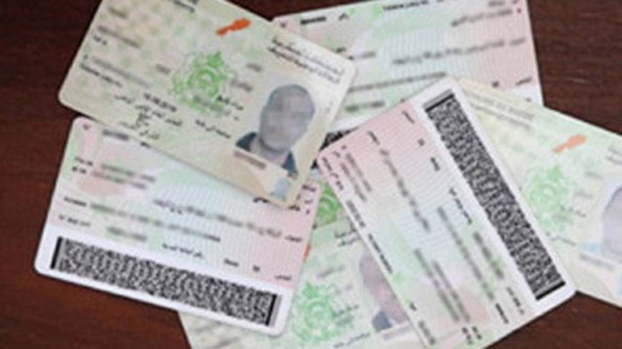 Des cartes d'identité nationale (CIN) biométriques. 
