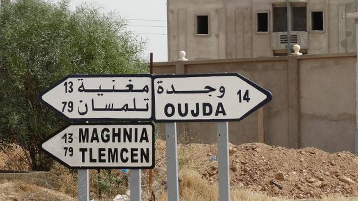 Maghnia est plus proche d'Oujda que de Tlemcen.  
