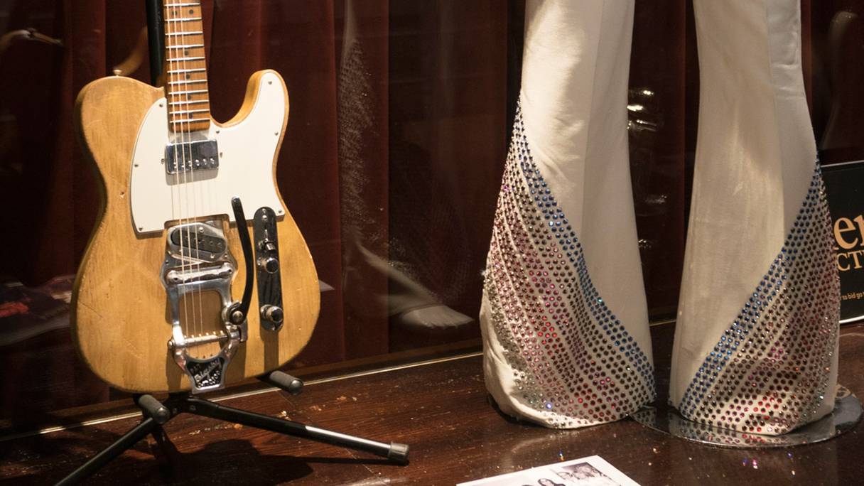 Cette guitare emblématique du son électrique Bob Dylan a été vendue 495.000 dollars
