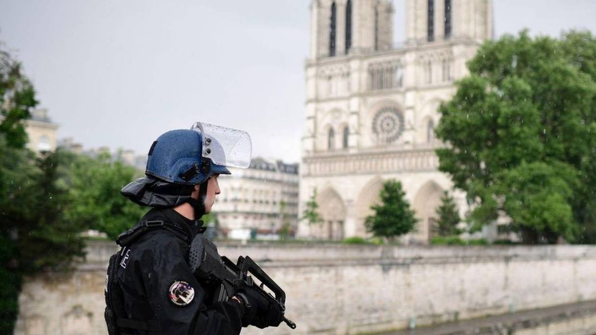 L'assaillant avait blessé un policier devant la cathédrale Notre-Dame. 
