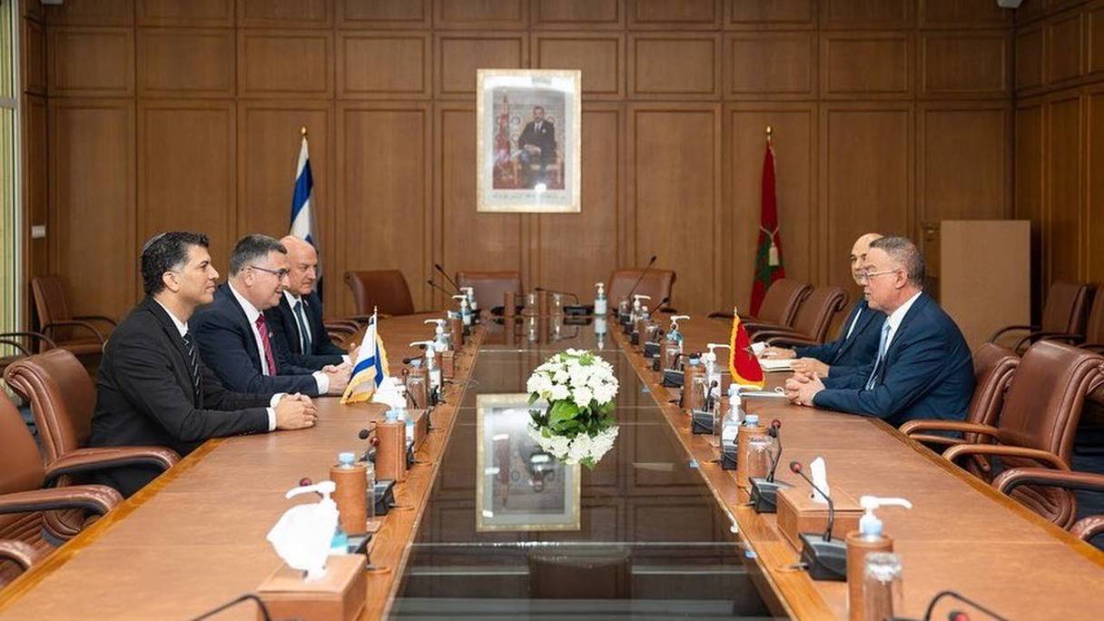 Fouzi Lekjaa, président de la FRMF, et Gideon Saar, ministre de la justice israélien, ce mercredi 27 juillet, à Rabat.
