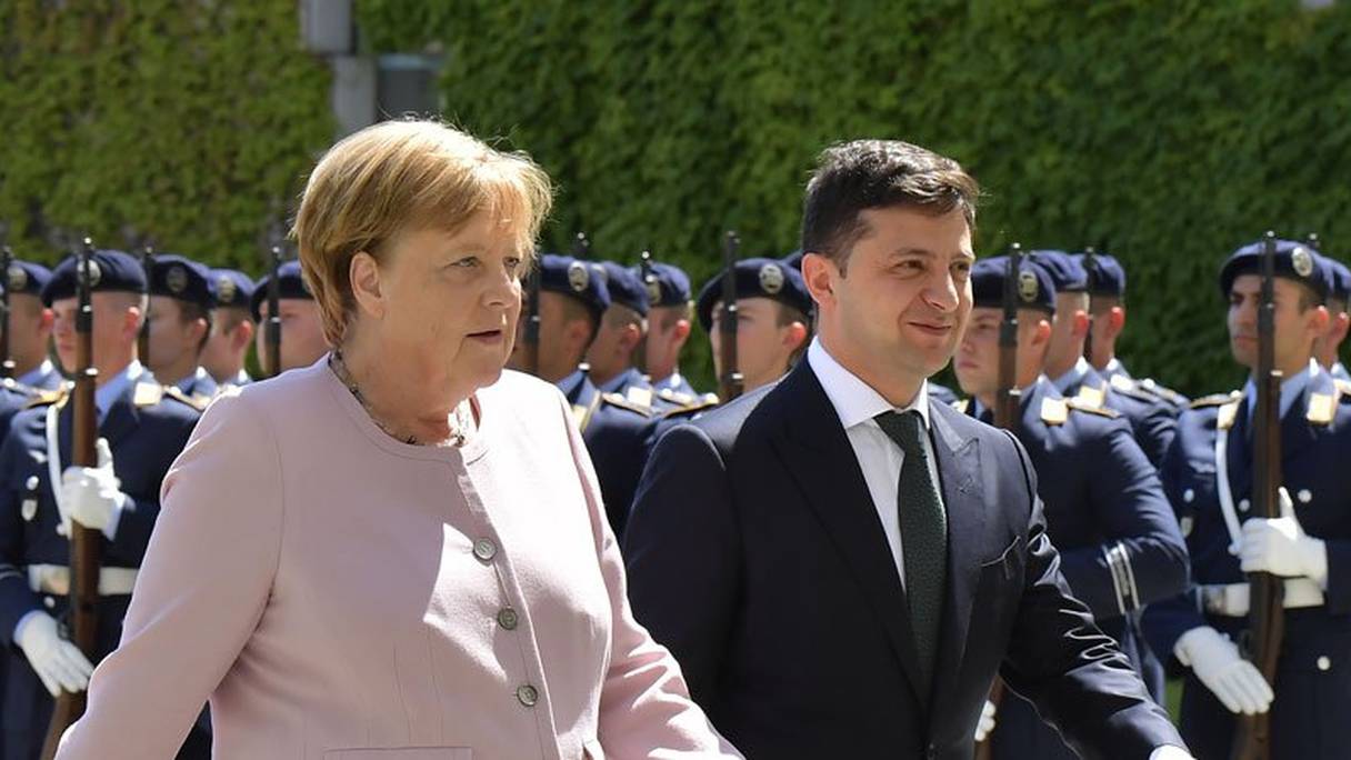 Angela Merkel au côté de son hôte ukrainien Volodymyr Zelenski. 
