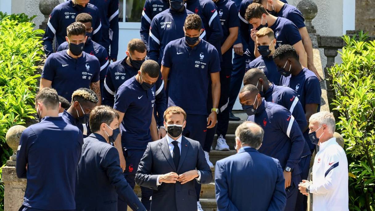 Emmanuel Macron rend visite à l'équipe de France, avant l'Euro 2020.
