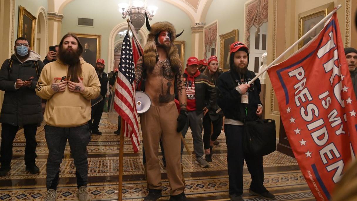 Des supporters de Donald Trump envahissent le Capitole, à Washington DC, le 6 janvier 2021. 
