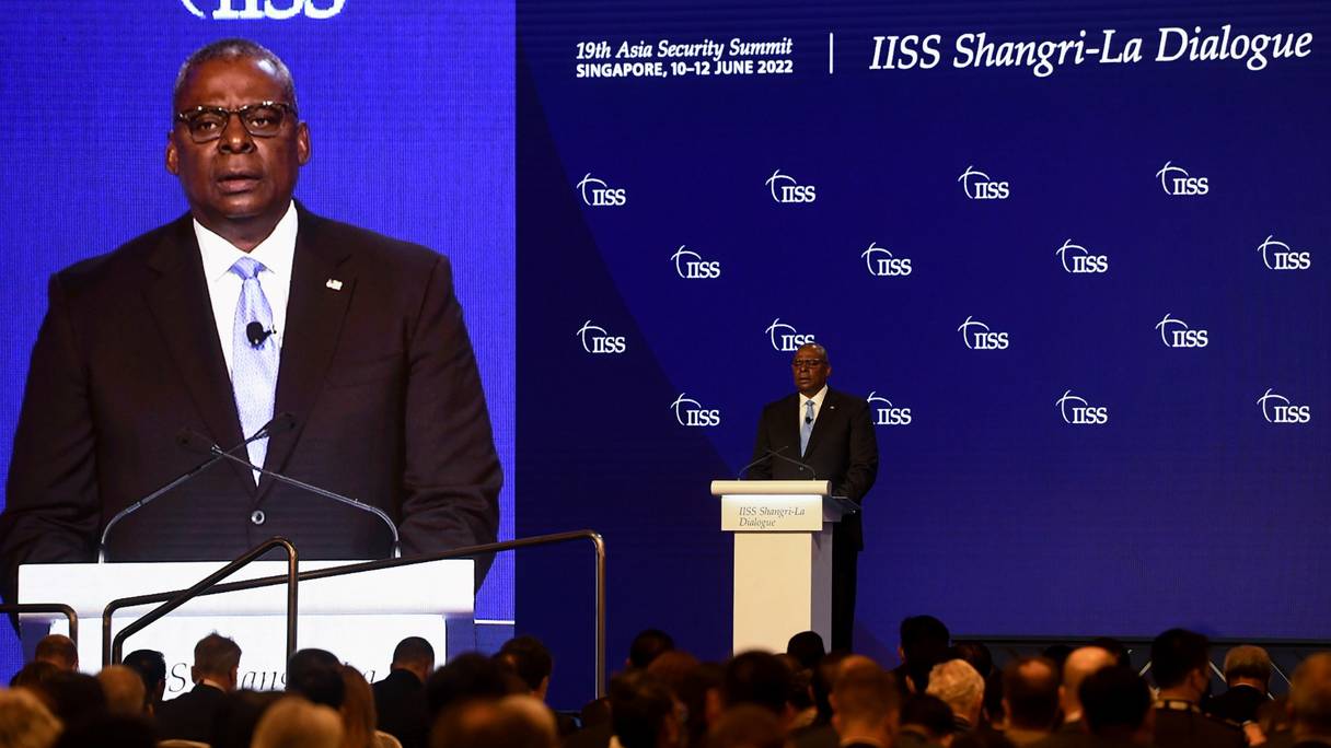 Le secrétaire américain à la Défense Lloyd Austin s'exprime lors du sommet du dialogue Shangri-La à Singapour le 11 juin 2022. 
