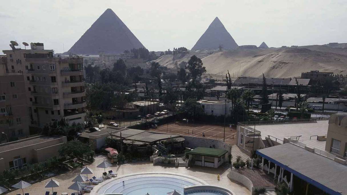 L'attentat visait un grand hôtel près du site des Pyramides.
