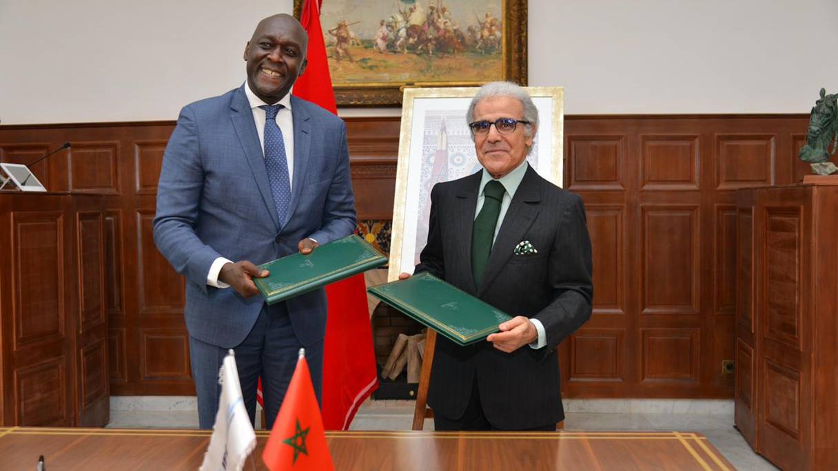Lors de la signature du protocole d’entente entre Bank Al-Maghrib et la Société Financière Internationale (IFC), jeudi 25 juin 2021 à Rabat.

