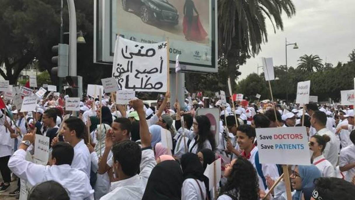 Manifestation de médecins à Rabat. 
