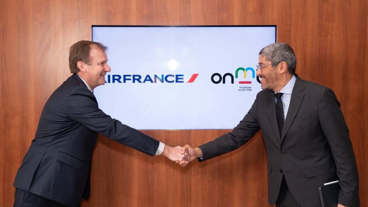 L'Office national marocain du tourisme (ONMT) a signé, avec la compagnie aérienne Air France, un contrat de partenariat record pour la saison été 2022, à Paris, mercredi 23 mars 2022.
 
