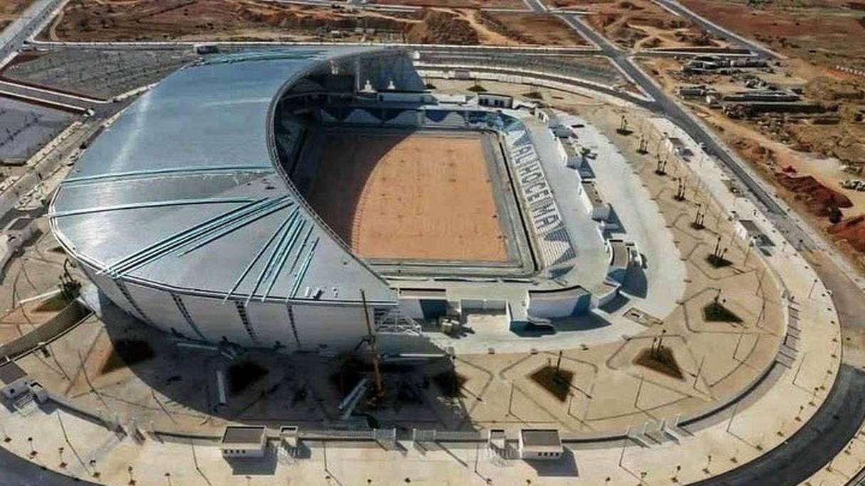 Etat d'avancement du chantier du nouveau grand stade d'Al Hoceïma.
