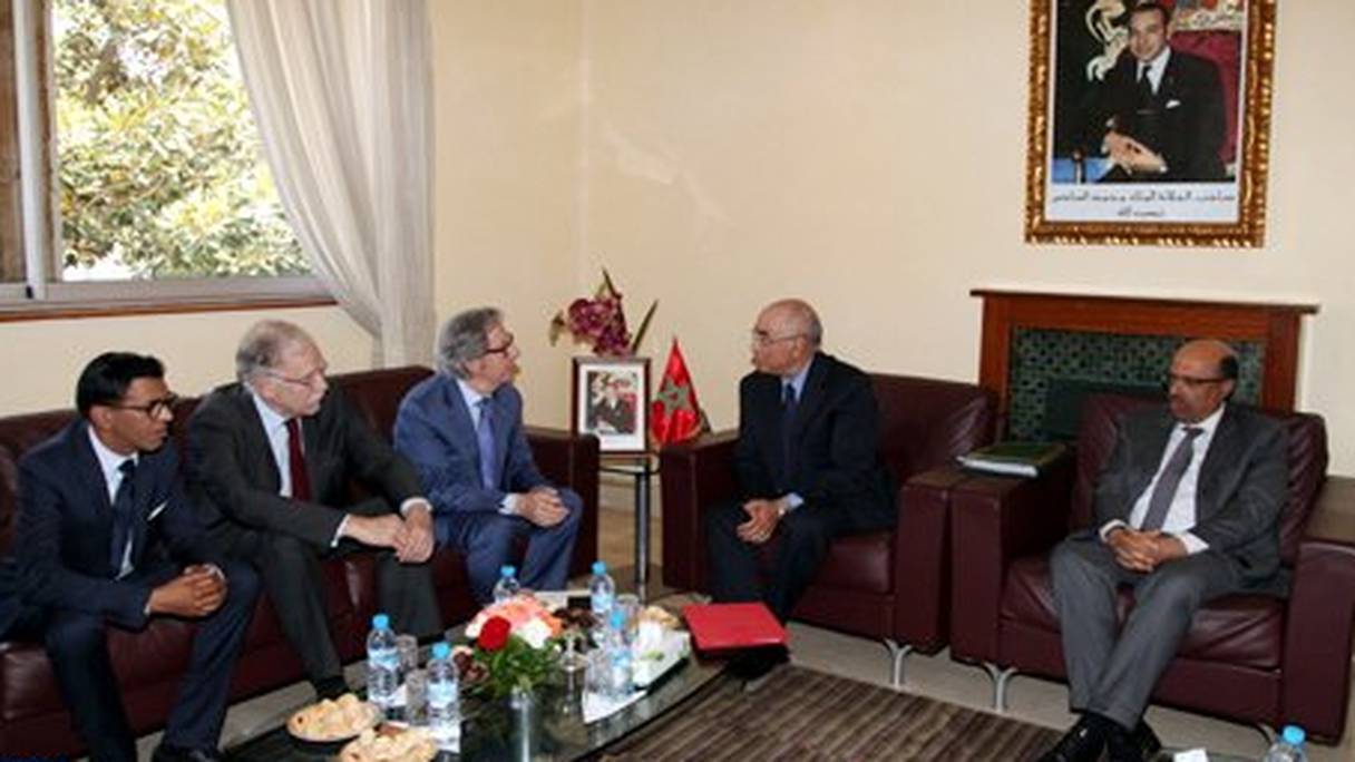 Le député européen Gilles Pargneaux et les membres de la délégation reçus par Charki Draïs, vendredi 3 juin à Rabat.
