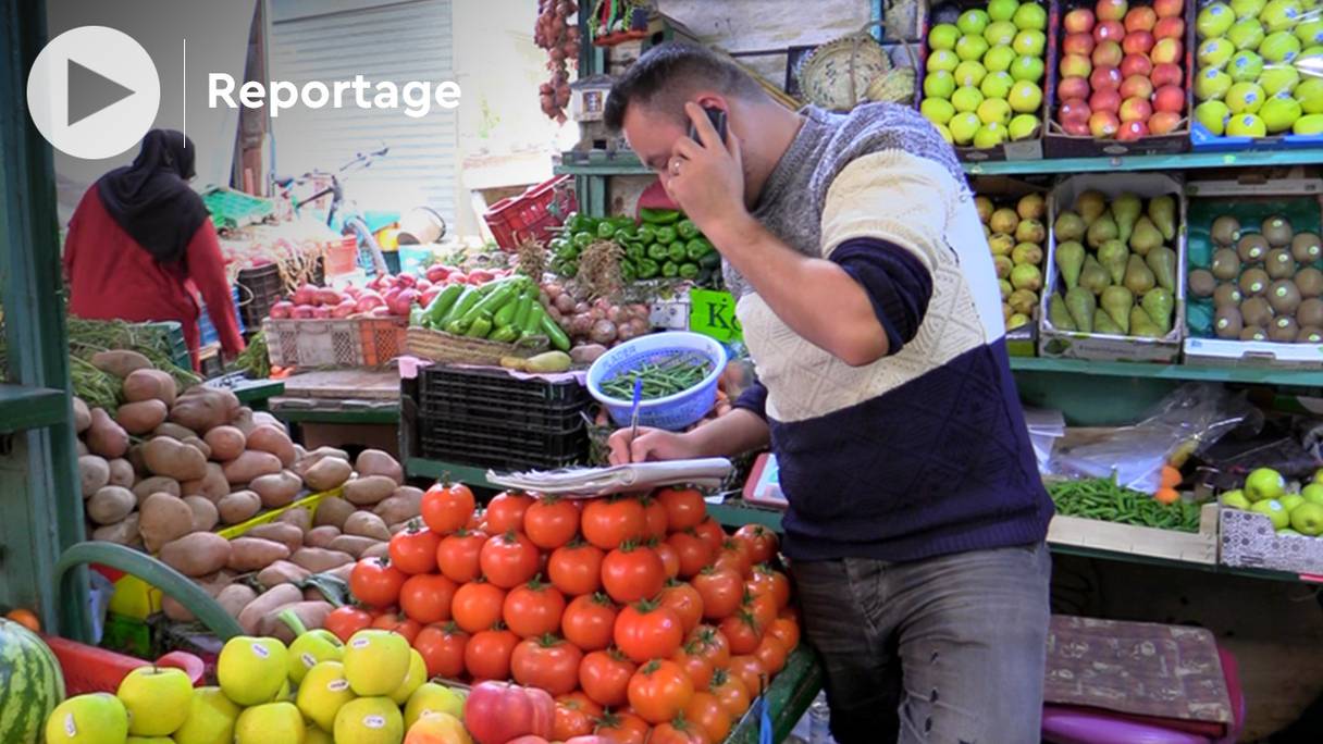 A Tanger, la hausse des prix des fruits et des légumes inquiète les consommateurs.
