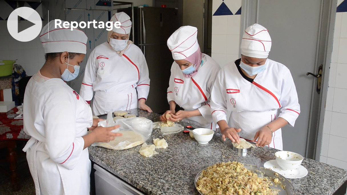 Vingt femmes ont bénéficié d'une formation culinaire dans le cadre d'un programme de réinsertion de l'association Mama Aziza.
