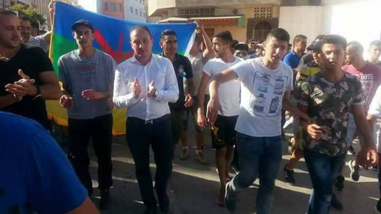 Moussa Ouarouss prenant part à la manifestation du 20 juillet à Al Hoceima.
