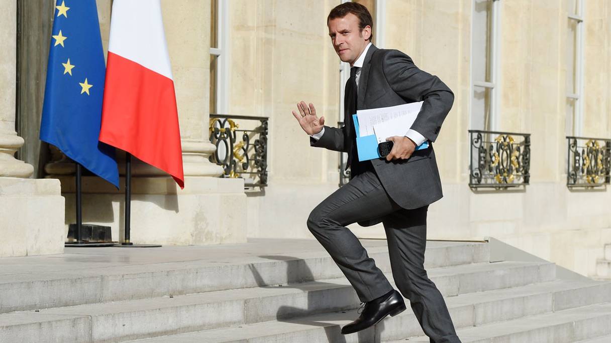 Emmanuel Macron, 39 ans, devient le 8e président de la Ve République.
