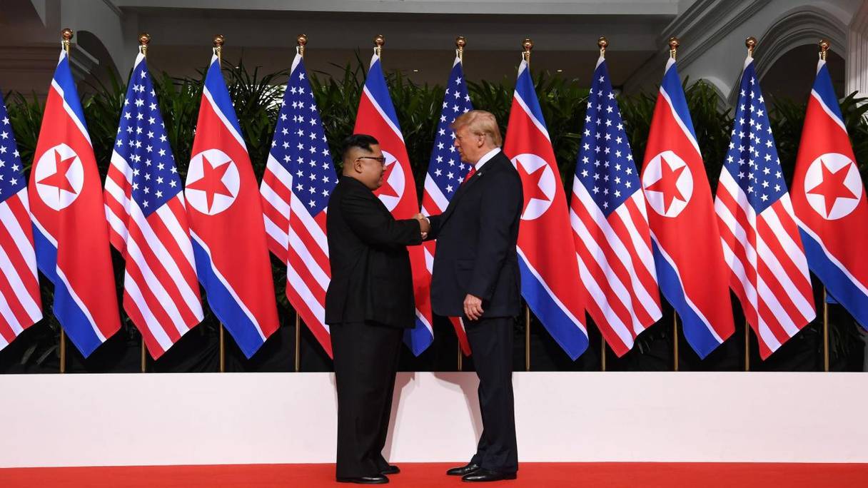 La poignée de main historique entre Kim Jong-Un et Donald Trump.
