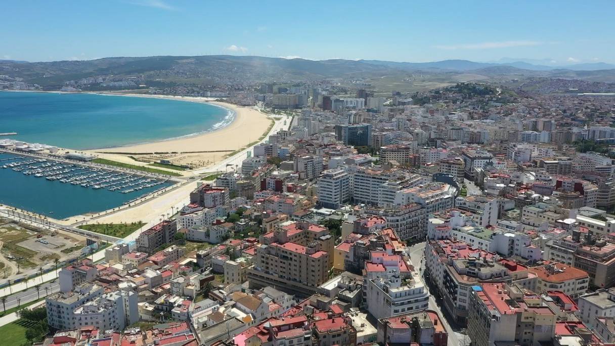 La baie de Tanger, vue du ciel en ce dimanche 24 mai 2020, jour de l'Aïd el-Fitr, marqué par le confinement de la population, dû au Covid-19.
