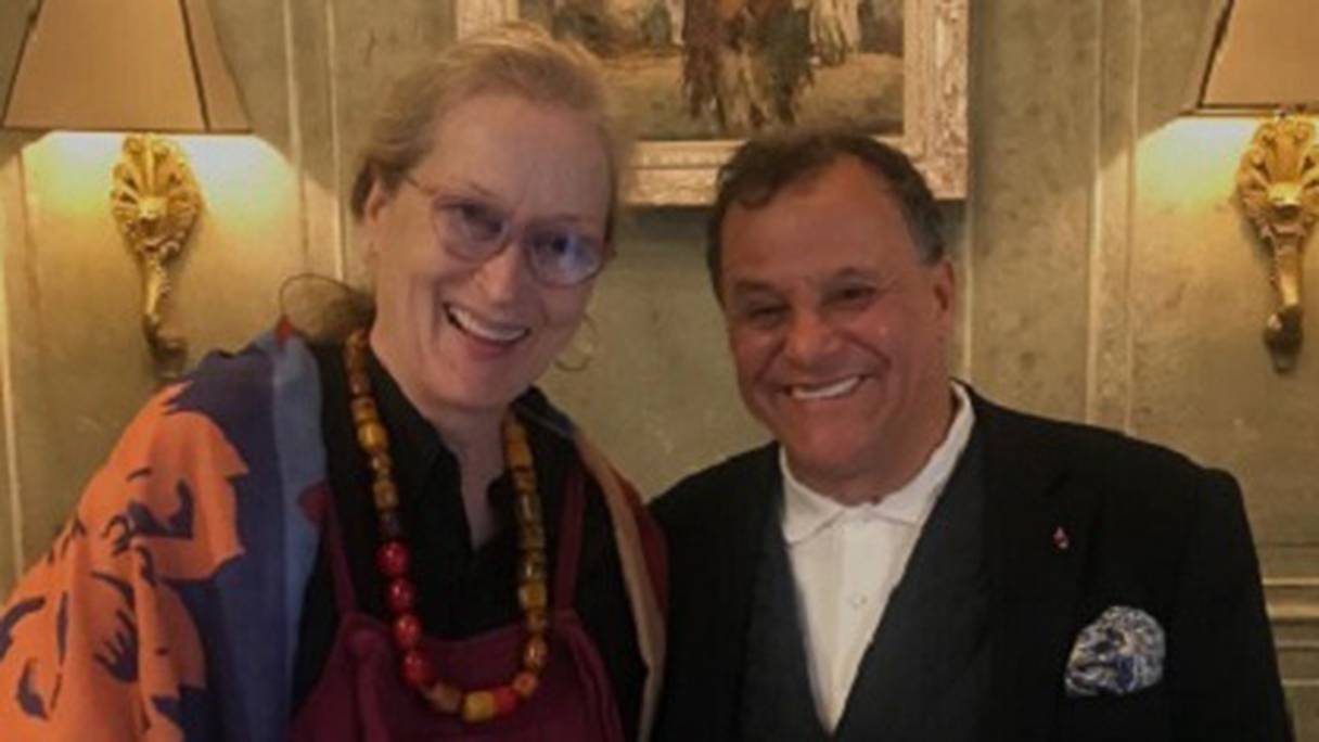 Meryll Streep a visité le Musée Dar El Bacha, ici en compagnie du président de la fondation des Musées Mehdi Qotbi
