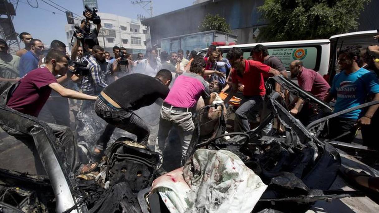 Cinq Palestiniens, dont des femmes et des enfants, ont été tués mercredi dans une nouvelle frappe israélienne ayant touché une maison à Gaza.
