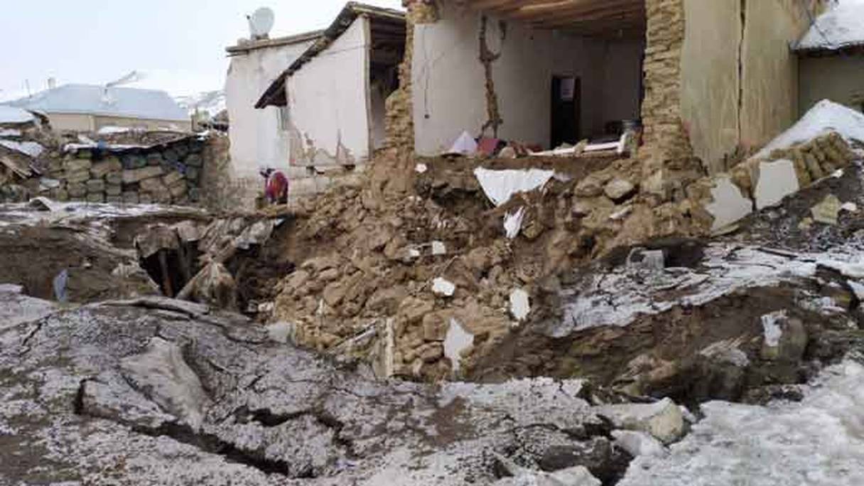 Le séisme frontalier qui a frappé, ce dimanche 23 février, a fait 8 morts en Turquie, 25 blessés en Iran.
