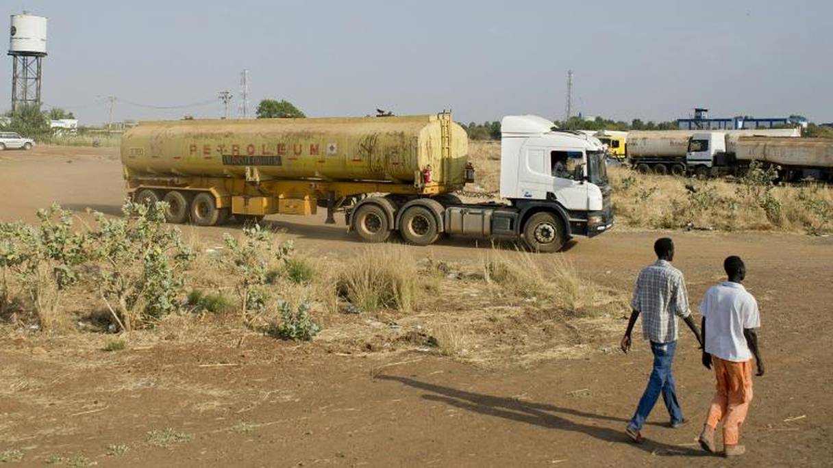 Un camion-citerne dans la région du Nil supérieur, au Soudan du Sud.
