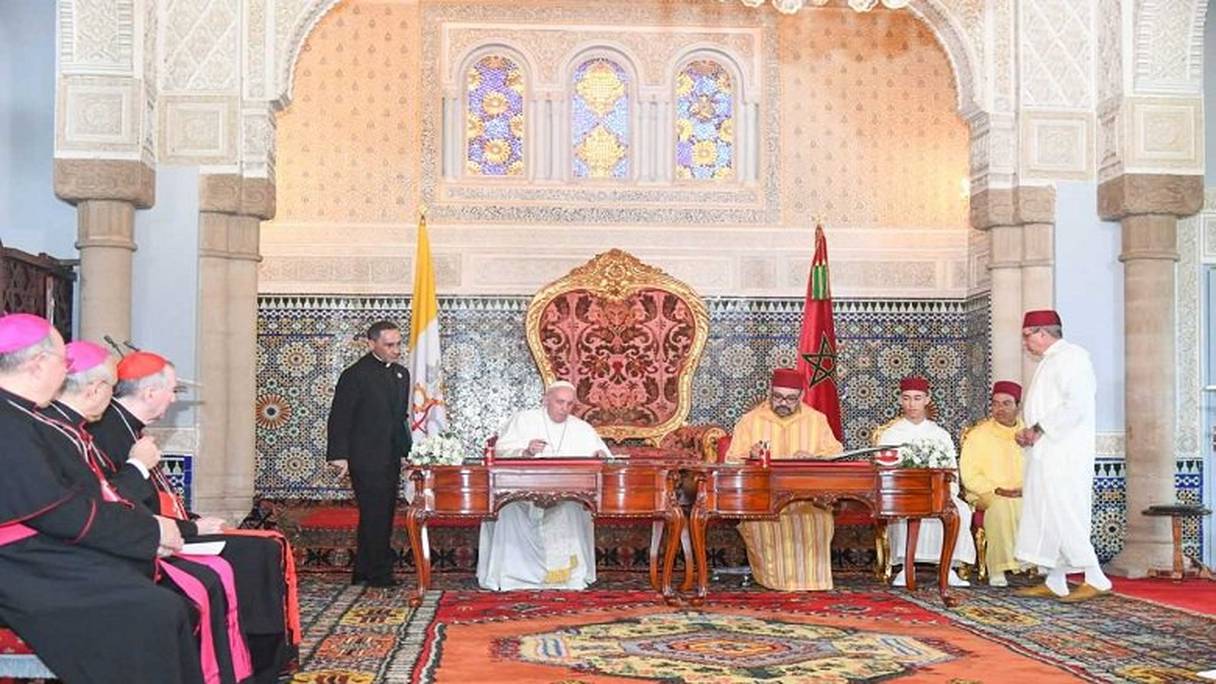 Le roi Mohammed VI et le Pape François paraphent l'Appel d'Al Qods, samedi 30 mars 2019. 
