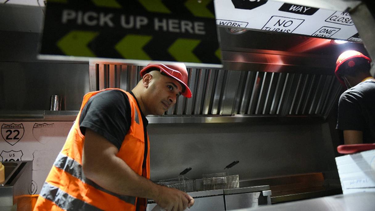 Bader al-Ajmi, 38 ans, fait figure de précurseur avec son camion-restaurant «One Way Burger». 
