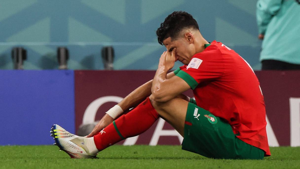 Nayef Aguerd en pleurs après sa blessure contre l'Espagne, le mardi 6 décembre, en huitième de finale de la Coupe du Monde 2022.
