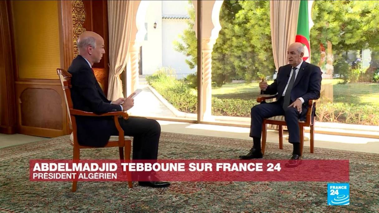 Le président algérien, Abdelmadjid Tebboune, lors d'une interview avec un journaliste de la chaîne d'informations en continu France 24, samedi 4 juillet 2020 (capture d'écran). 
