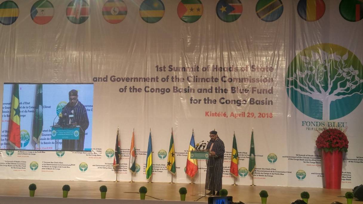 Le roi Mohammed VI prononçant un discours, dimanche 29 avril, devant le 1er Sommet des chefs d'Etat et de gouvernement de la Commission Climat et du Fonds bleu du bassin du Congo.
