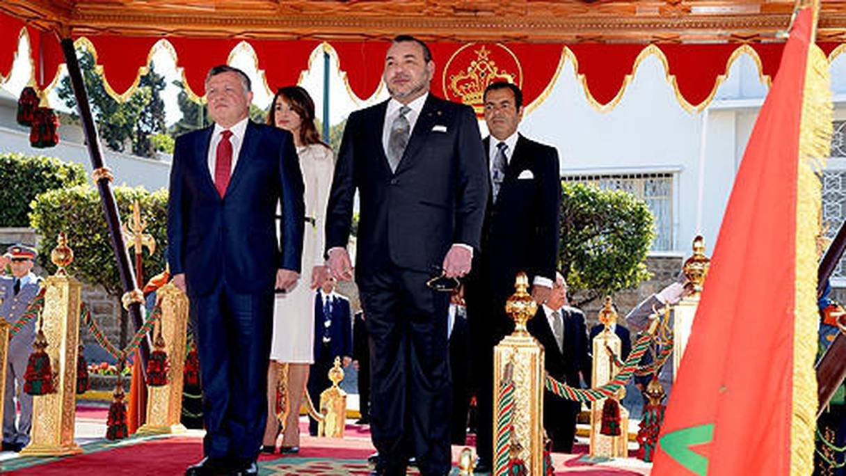 Le roi Abdallah de Jordanie, accueilli par le souverain Mohammed VI, le 10 mars 2015. 
