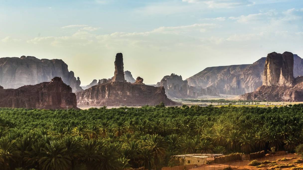Une vue de la vieille ville d'Alula, plongée dans une ancienne oasis en Arabie saoudite.
