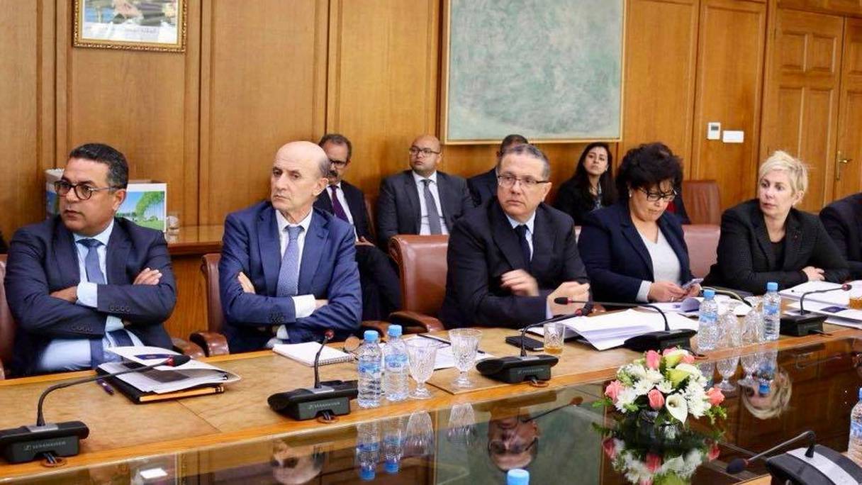 Mohamed Boussaid (au milieu), lors de la réunion du Comité du marché des capitaux lundi 19 mars.
