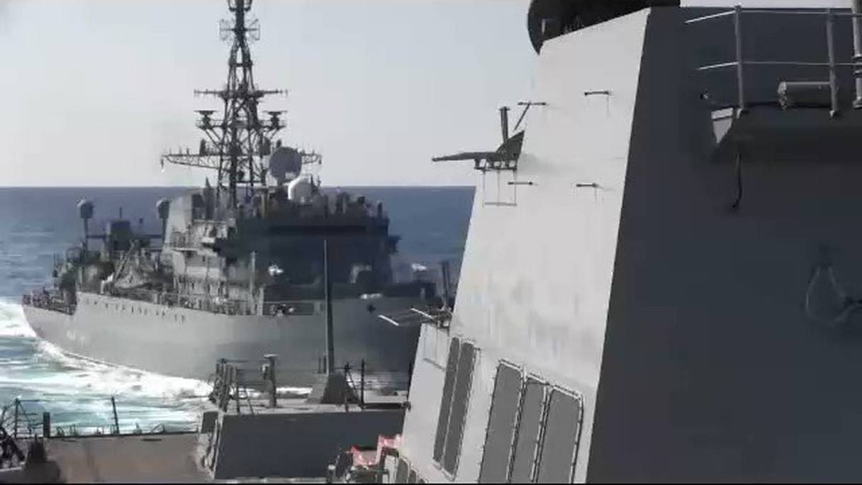 Un navire russe «agressif» fonce sur un destroyer américain en mer d’Arabie.
