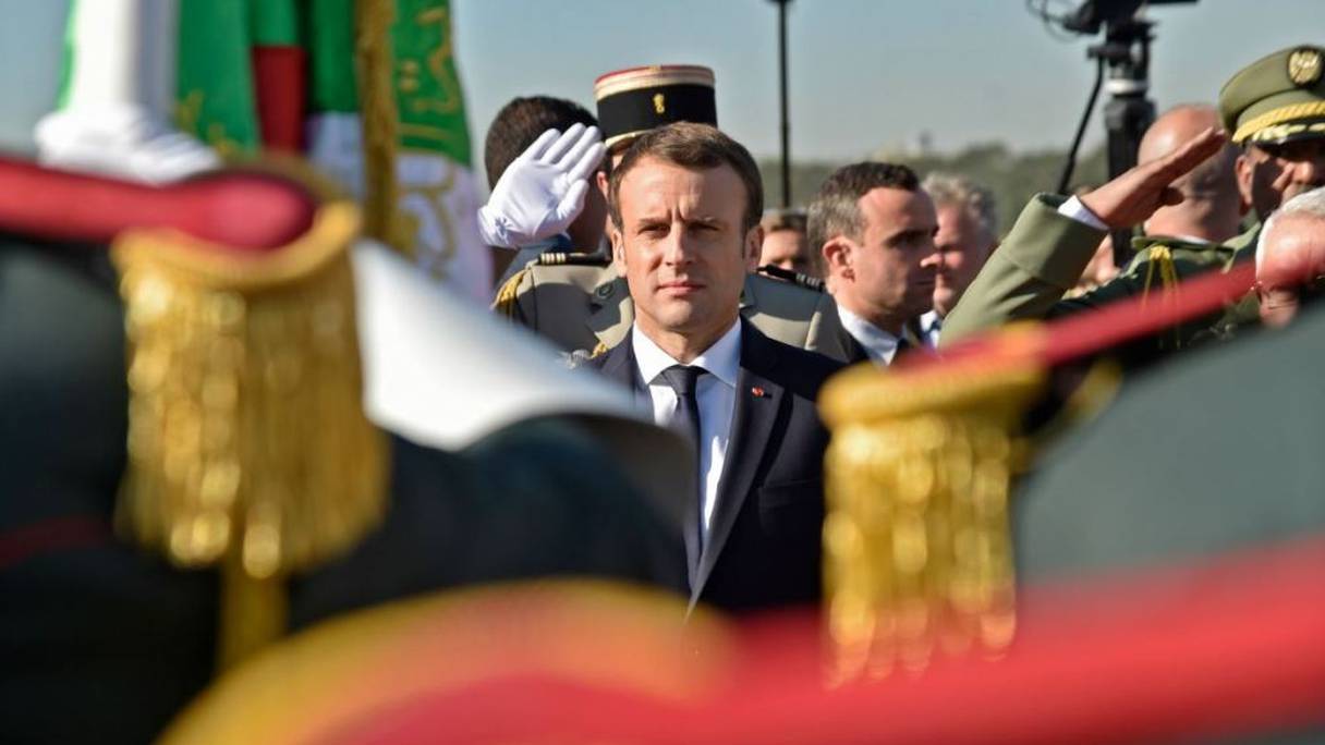 Le président français Emmanuel Macron à son arrivée à Alger le 6 décembre 2017.
