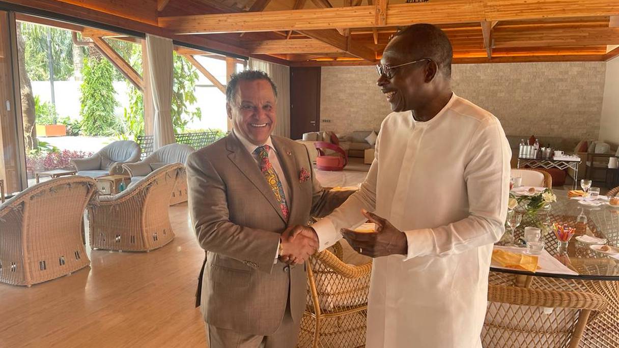 Le président du Bénin, Patrice Talon, reçoit Mehdi Qotbi, président de la Fondation nationale des Musées, le 20 février 2022, à Cotonou.
